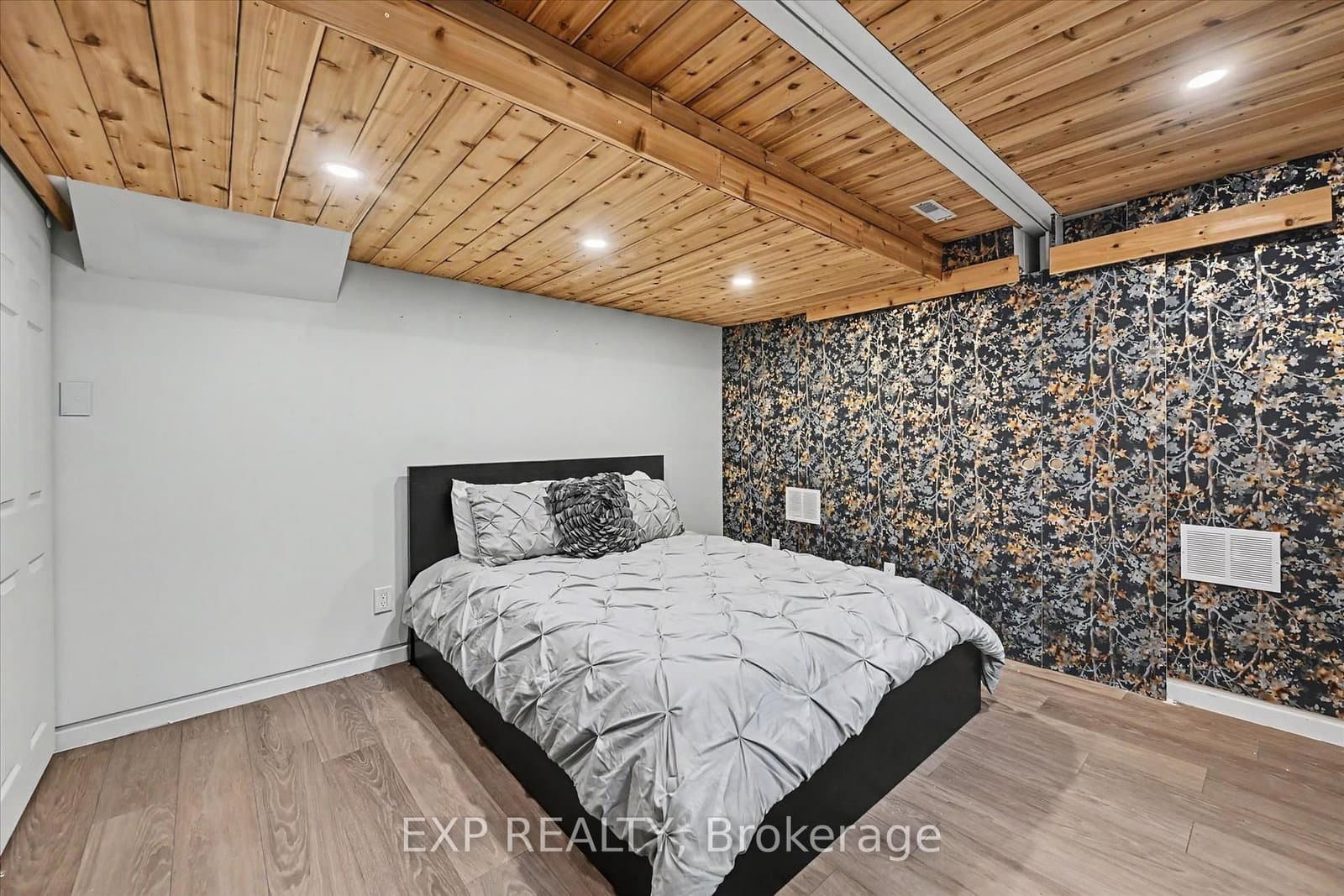 2376 Oakhaven Drive thumbnail 35