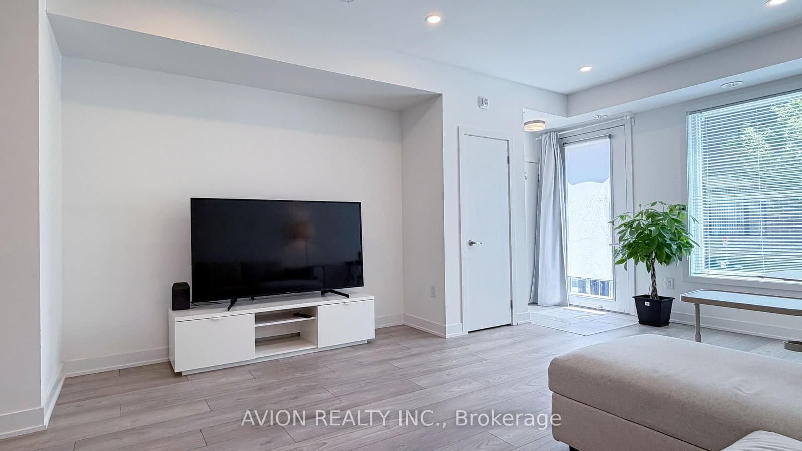 3473 Widdicombe Way, Unit 8 thumbnail 7