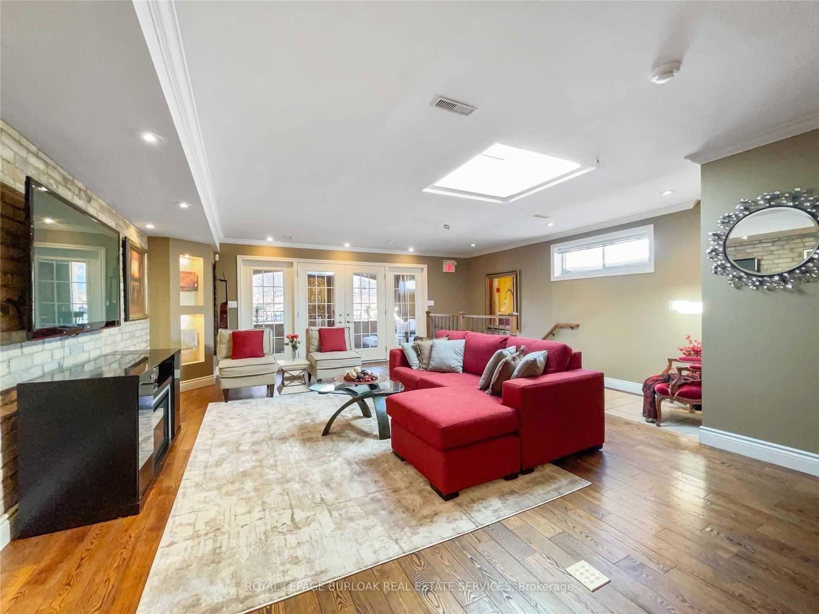 453 Brant Street thumbnail 10