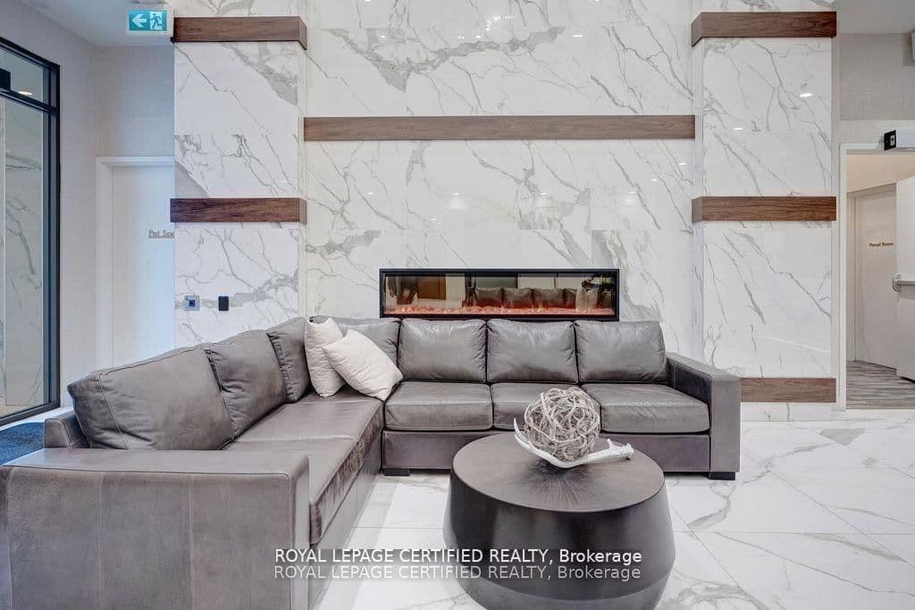 1050 Main Street E, Unit 114 thumbnail 3