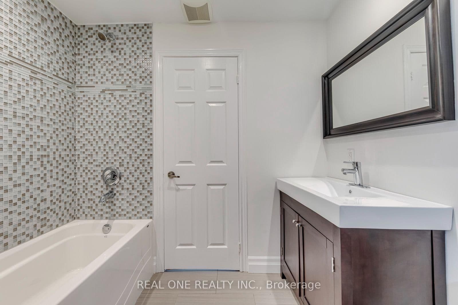 3486 Eglinton Avenue W thumbnail 47
