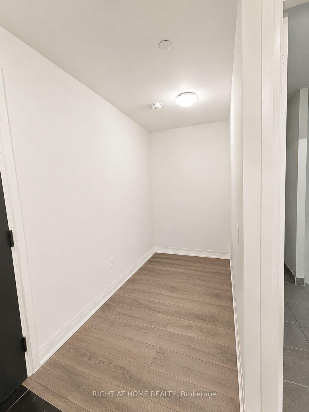 412 Silver Maple Road, Unit 303 thumbnail 11