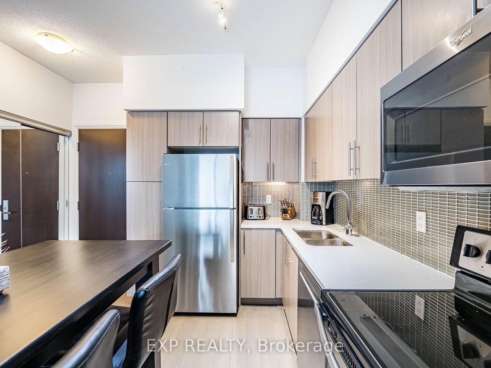 55 Speers Road, Unit 502 thumbnail 16