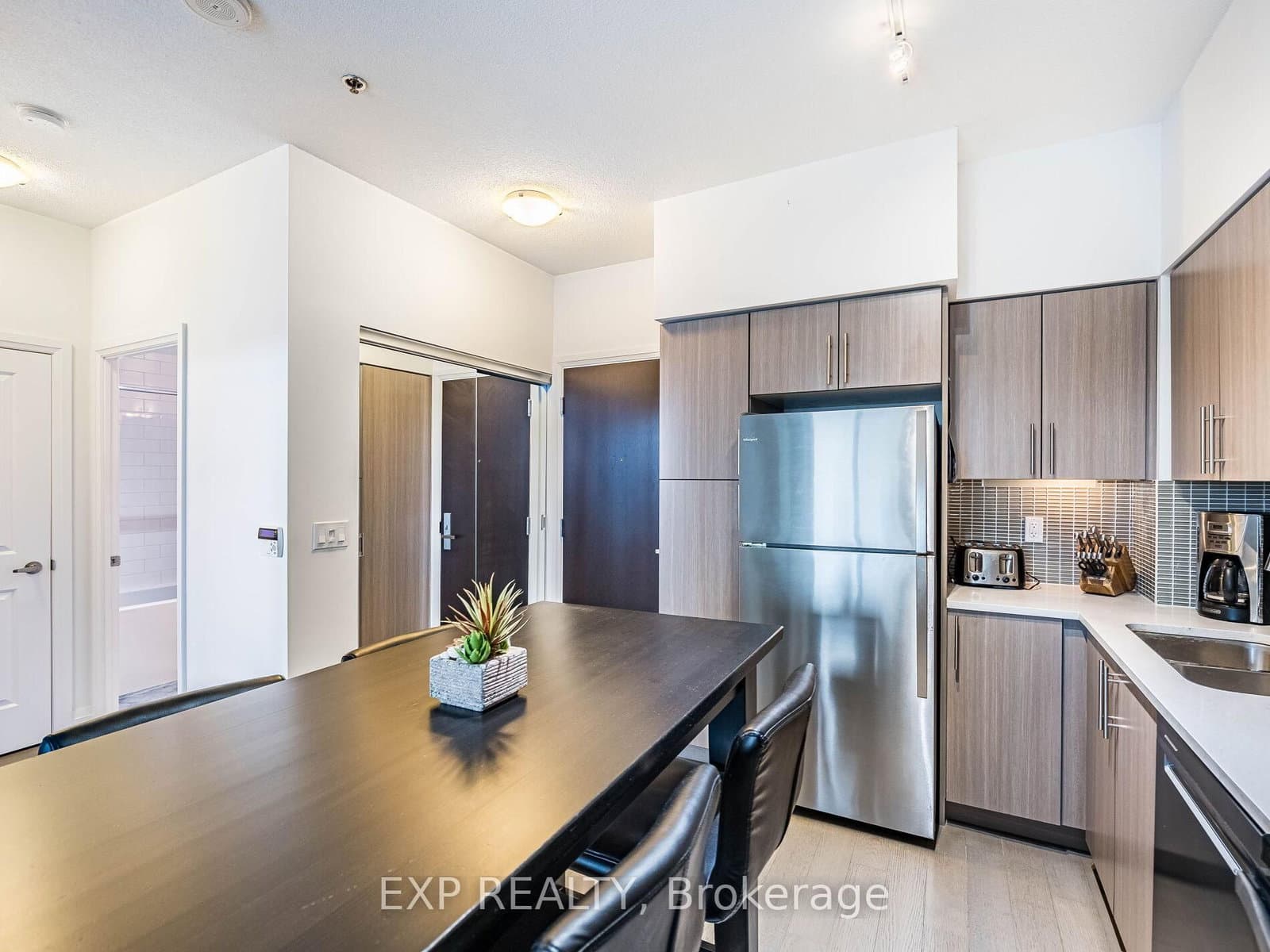 55 Speers Road, Unit 502 thumbnail 17