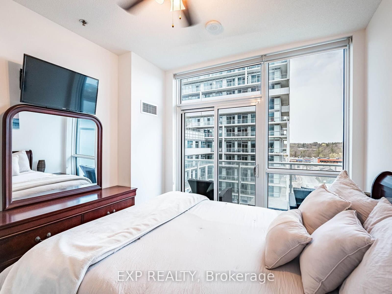 55 Speers Road, Unit 502 thumbnail 23