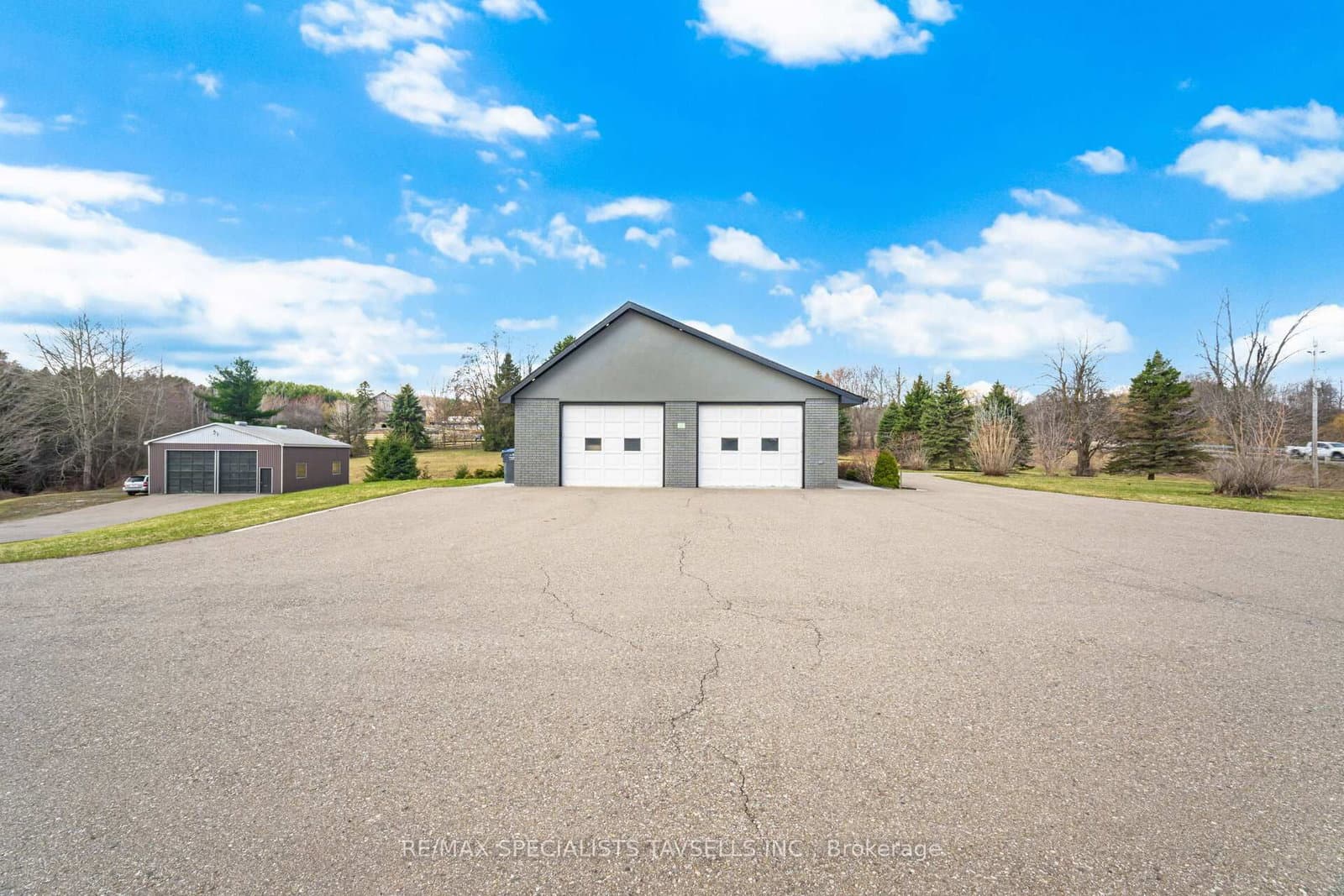 6785 Highway 9 Road thumbnail 4