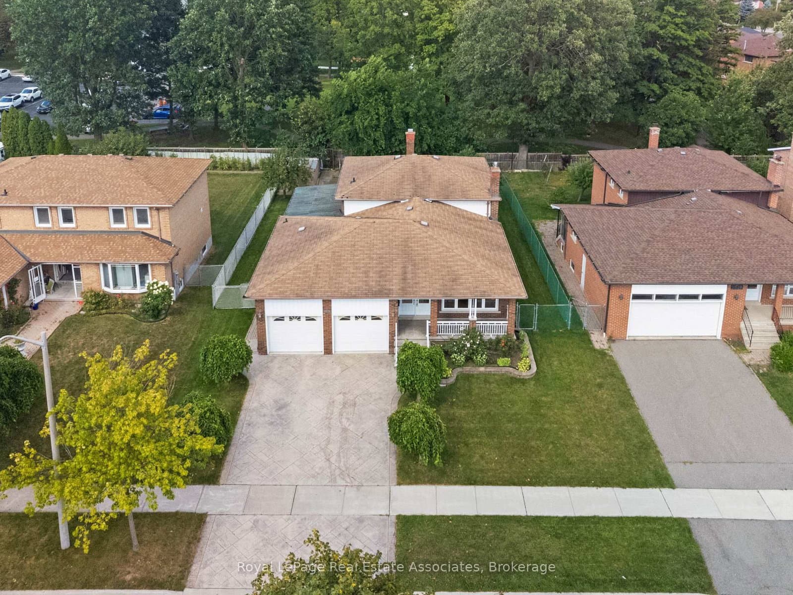 2535 Privet Crescent thumbnail 2