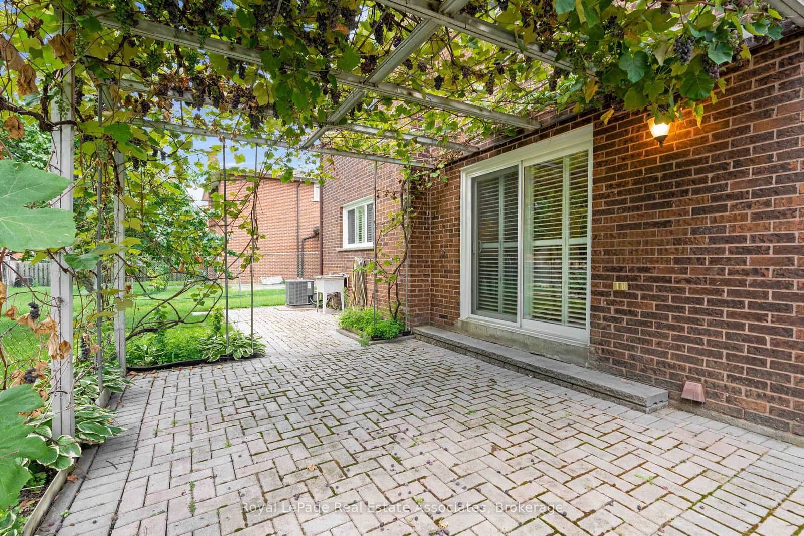2535 Privet Crescent thumbnail 29