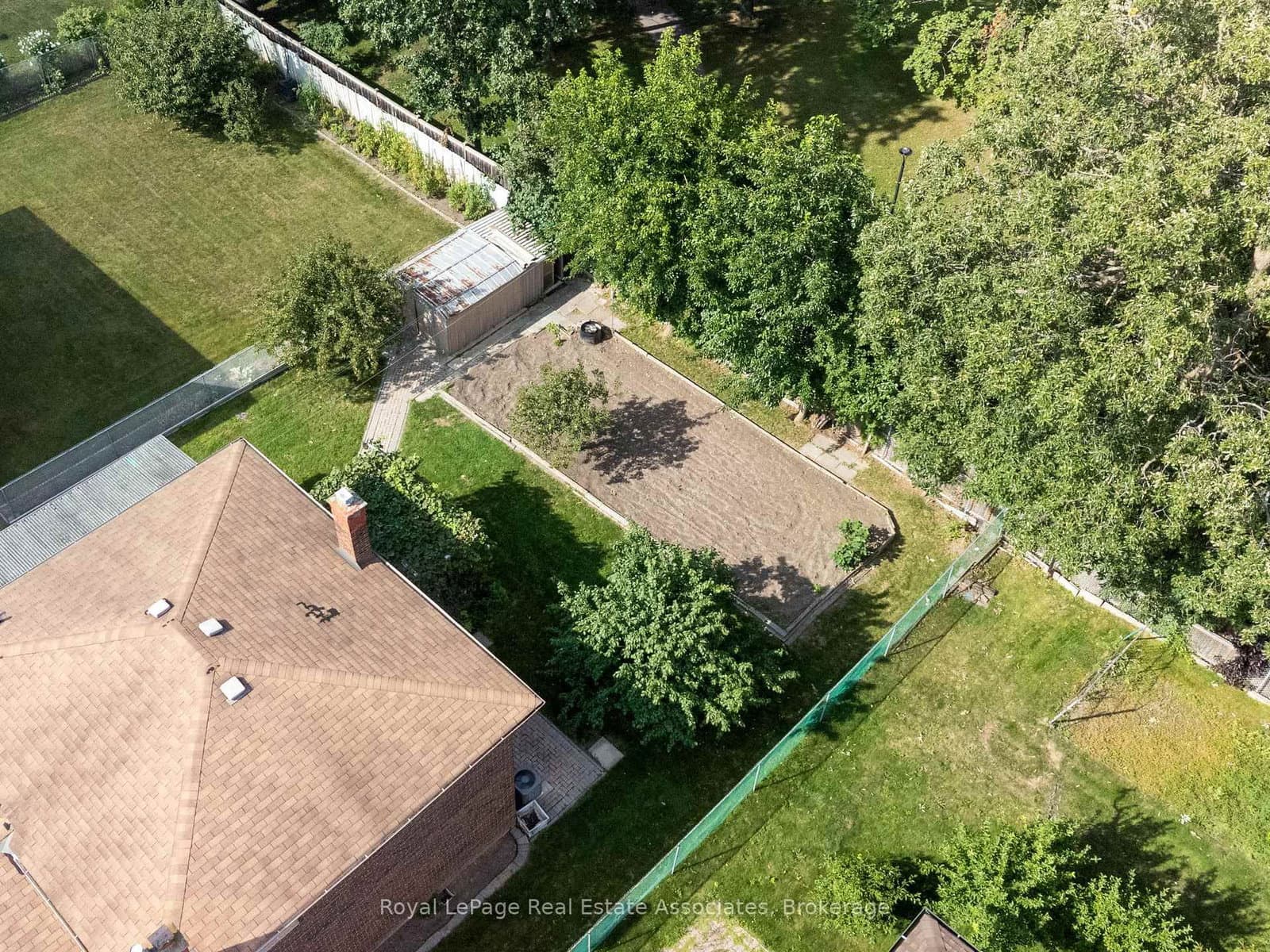 2535 Privet Crescent thumbnail 49