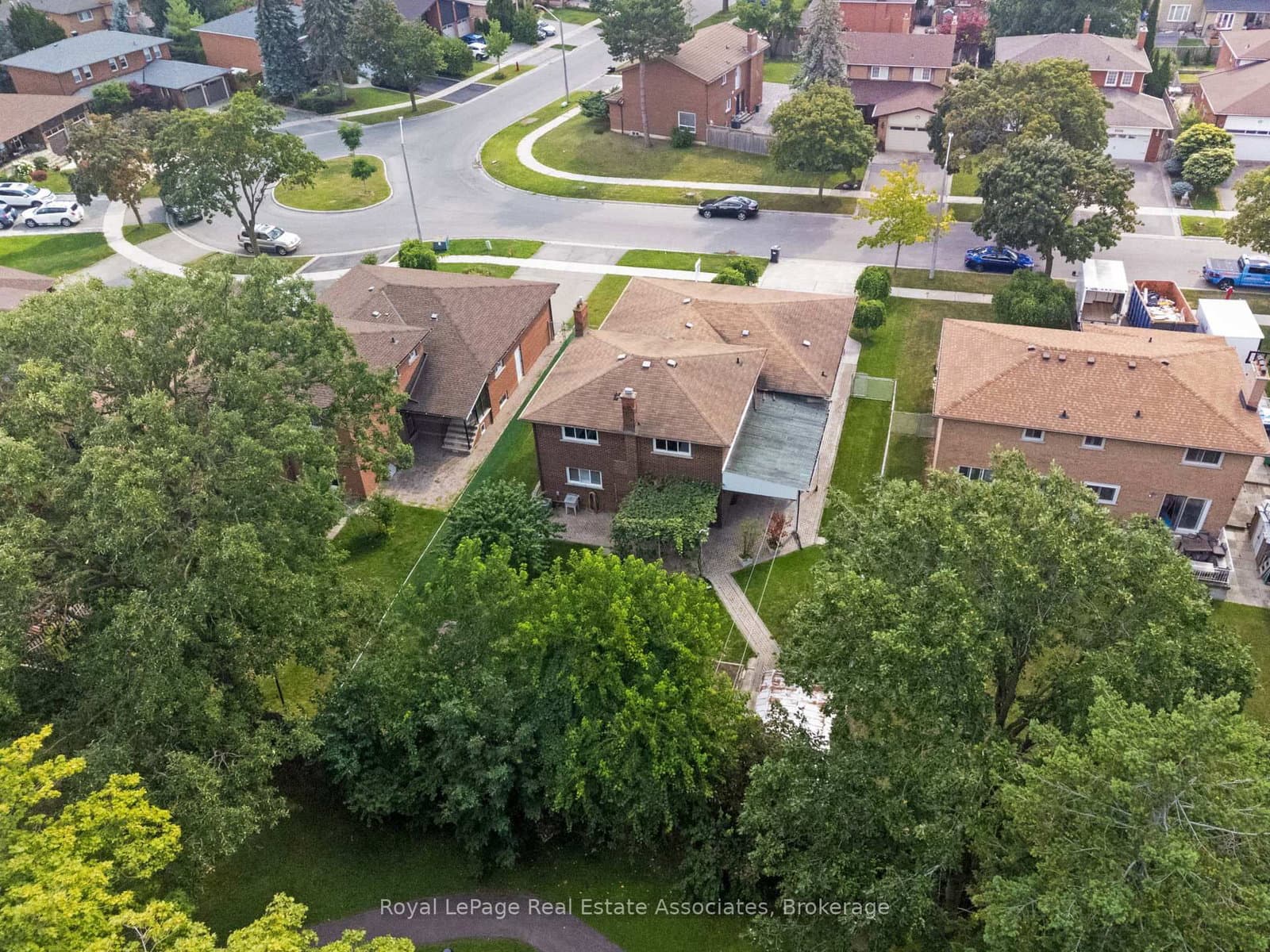 2535 Privet Crescent thumbnail 50