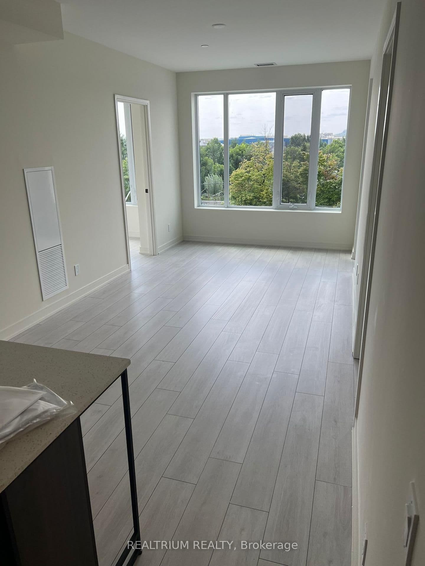 8010 Derry Road, Unit 303 thumbnail 4