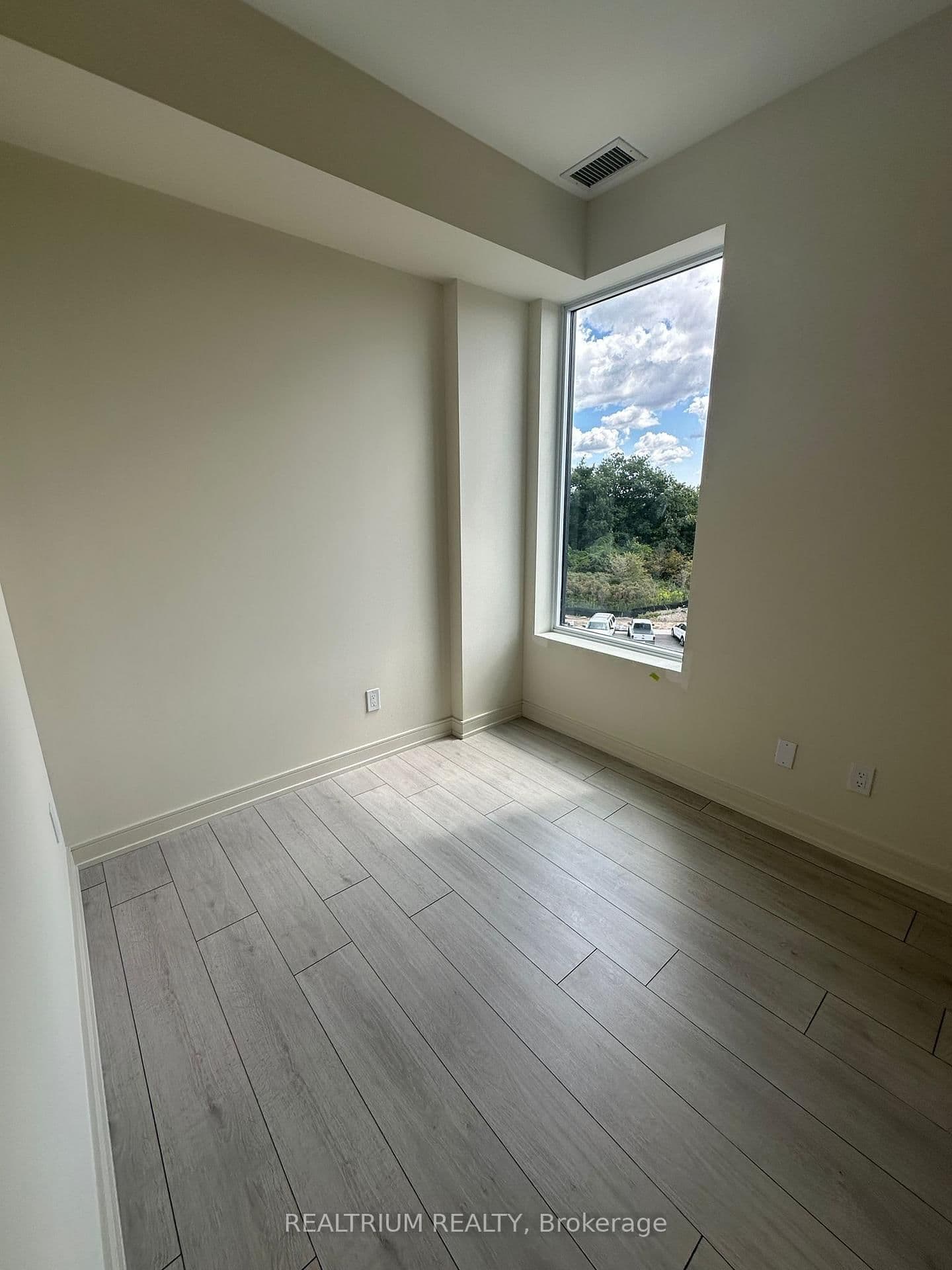 8010 Derry Road, Unit 303 thumbnail 5