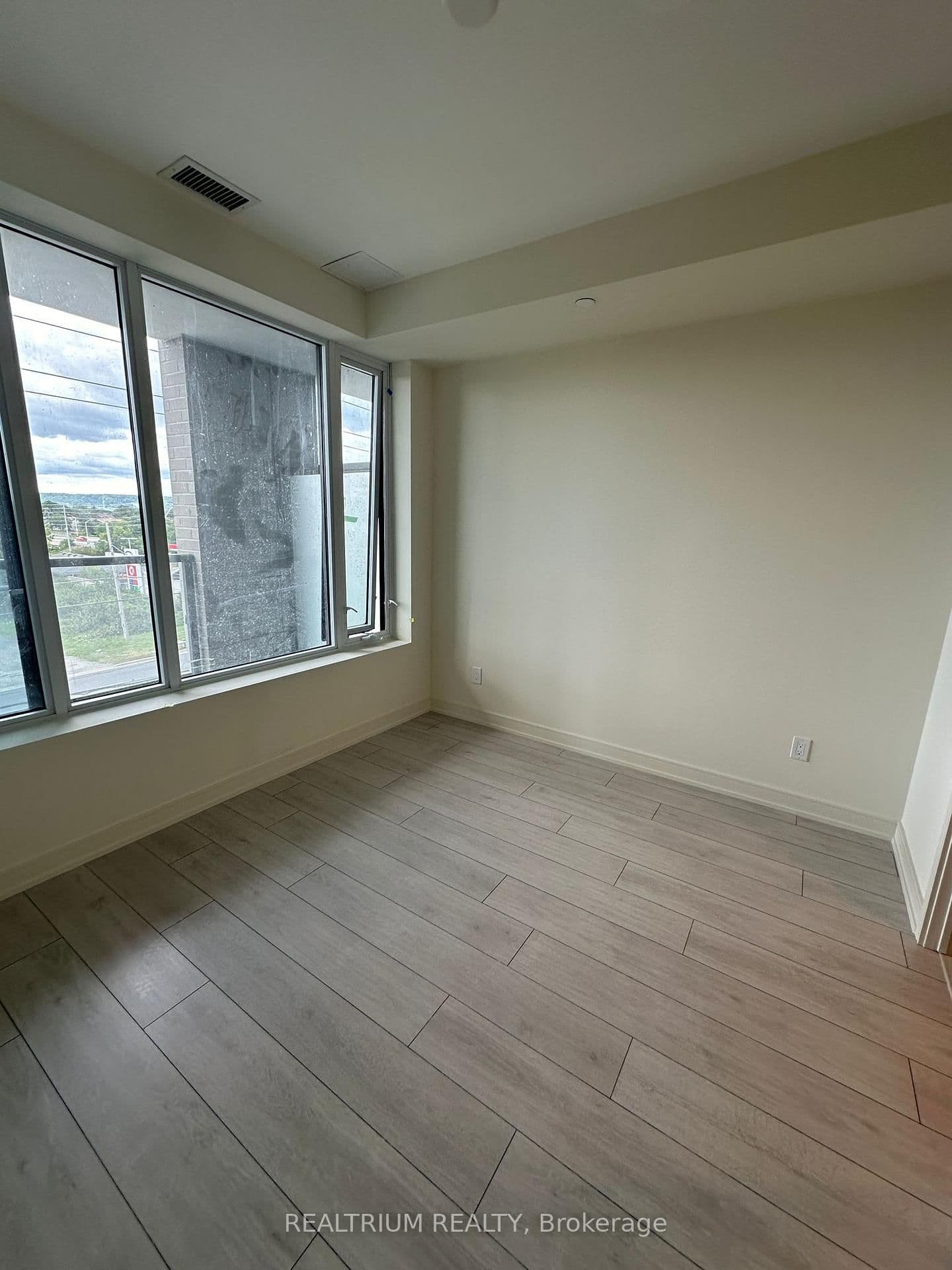 8010 Derry Road, Unit 303 thumbnail 6
