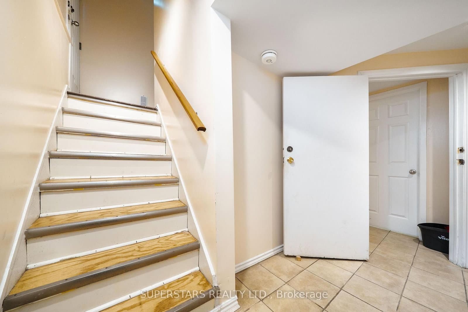 6 Meadowland Drive thumbnail 16