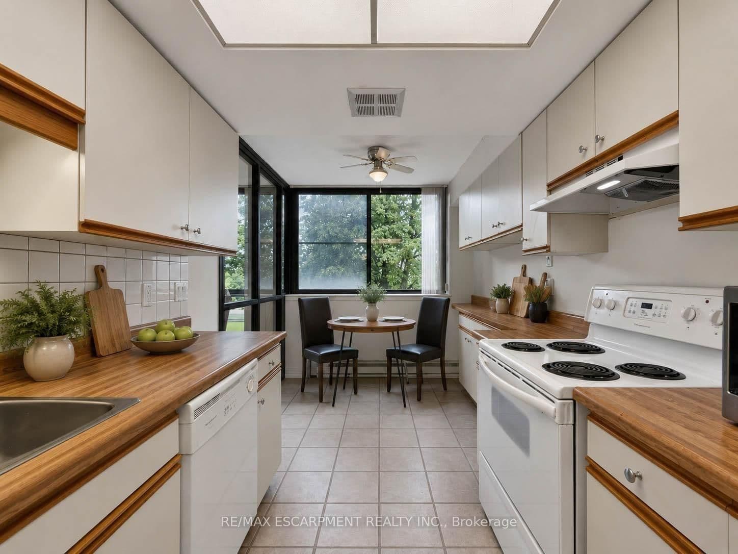 1230 Marlborough Court, Unit 202 thumbnail 13