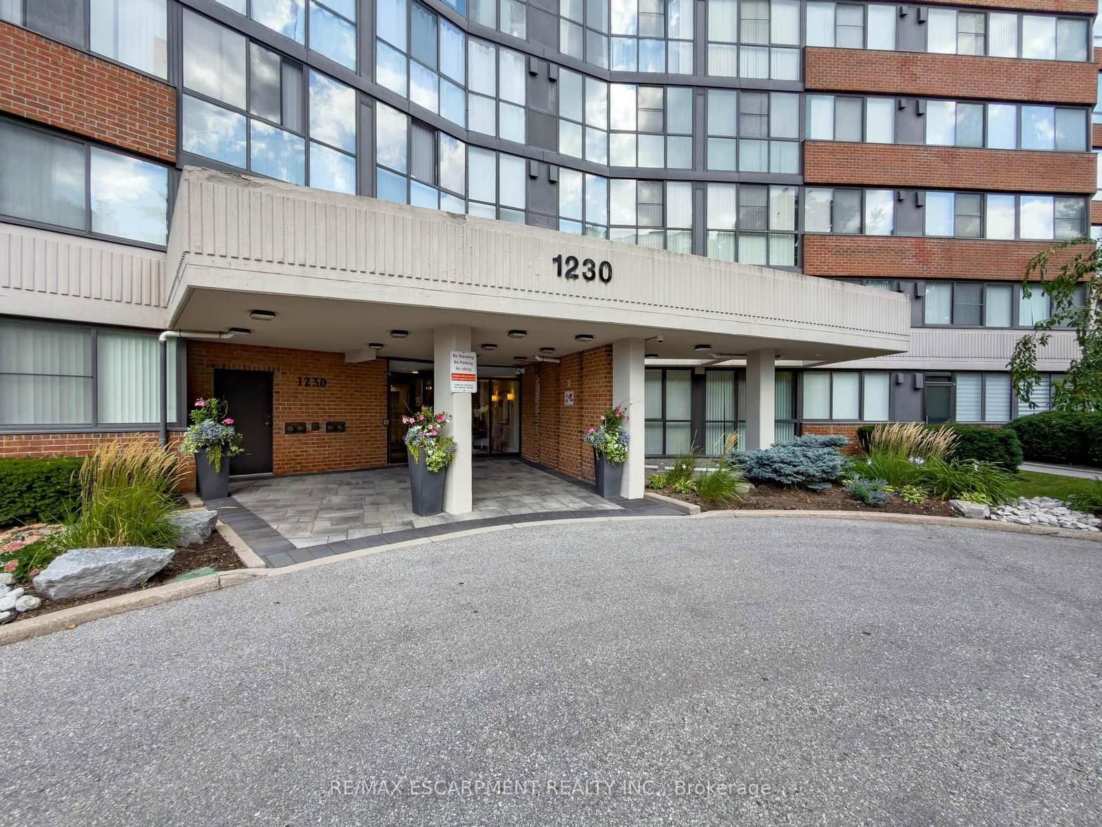 1230 Marlborough Court, Unit 202 thumbnail 3