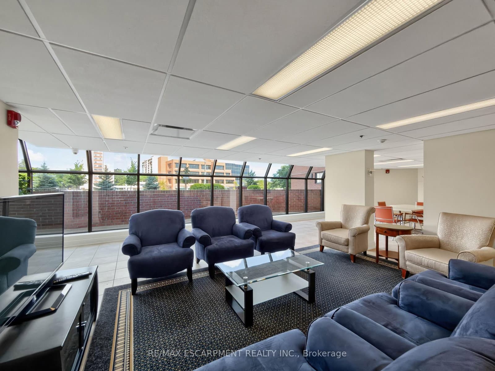 1230 Marlborough Court, Unit 202 thumbnail 8