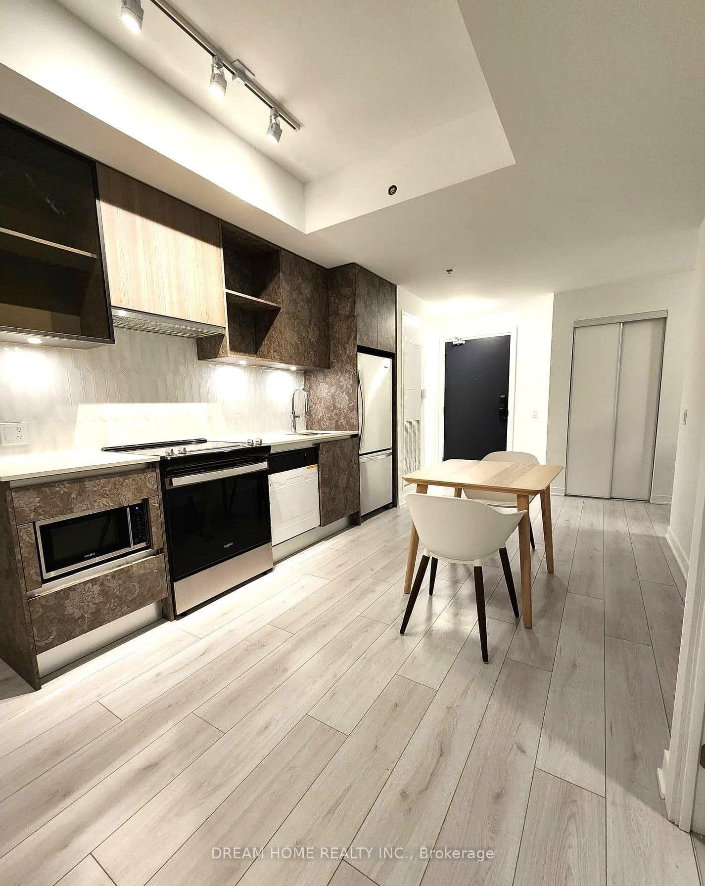 407 Dundas Street W, Unit 804 thumbnail 3