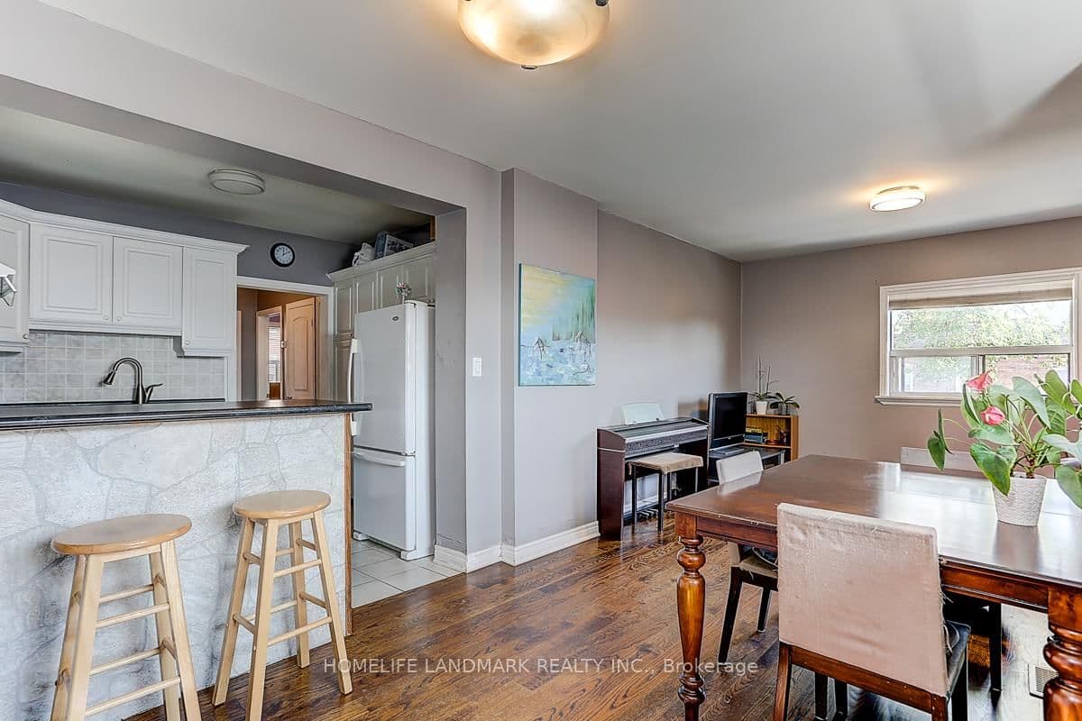 1281 Davenport Road thumbnail 3