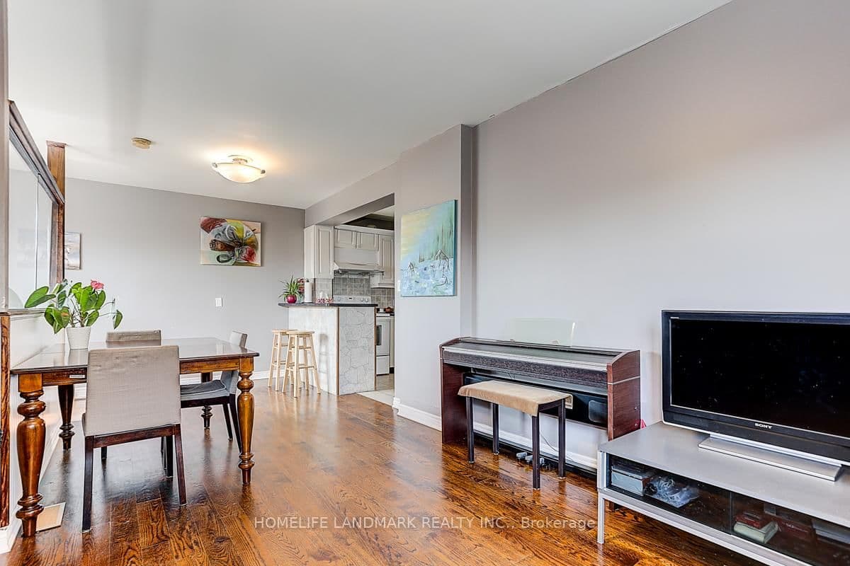 1281 Davenport Road thumbnail 5
