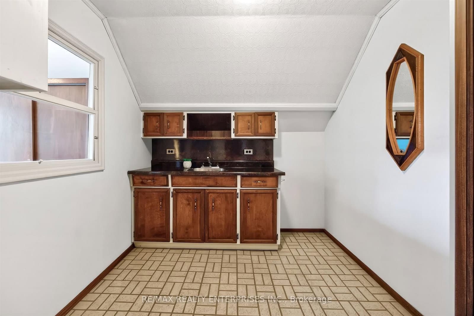 162 Mavety Street thumbnail 38