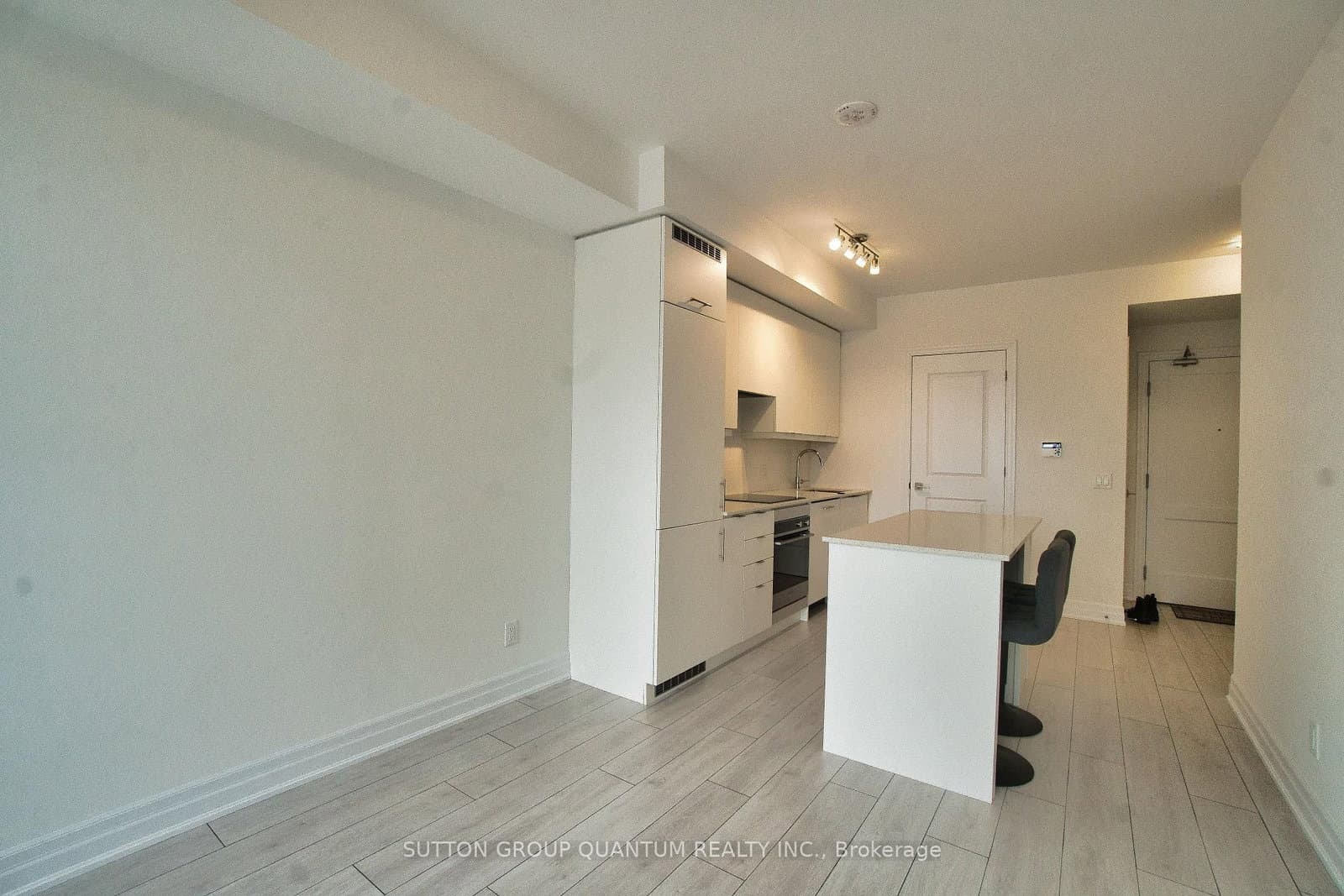 30 Elm Drive, Unit 1607 thumbnail 13