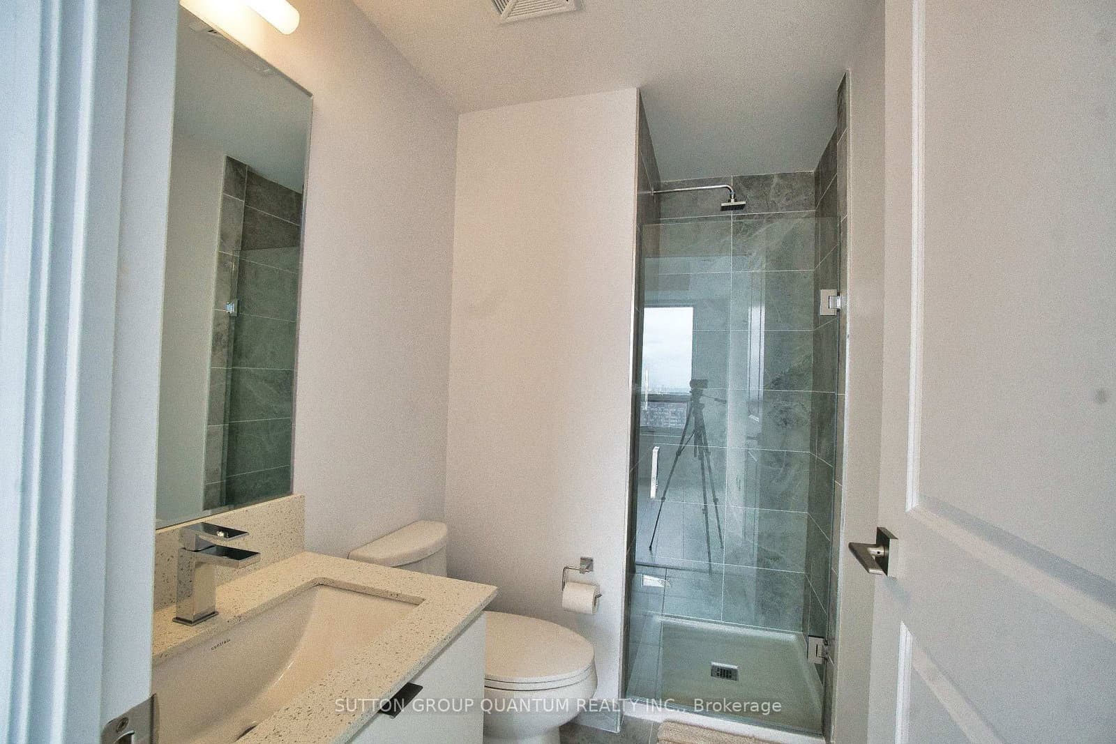 30 Elm Drive, Unit 1607 thumbnail 15