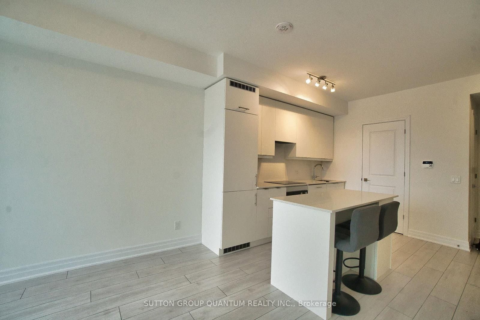 30 Elm Drive, Unit 1607 thumbnail 16