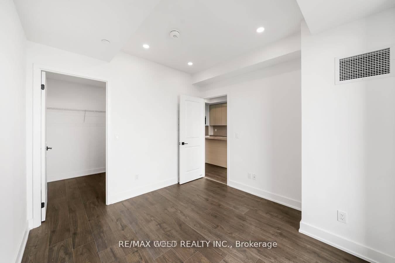 2489 Taunton Road, Unit 716 thumbnail 13