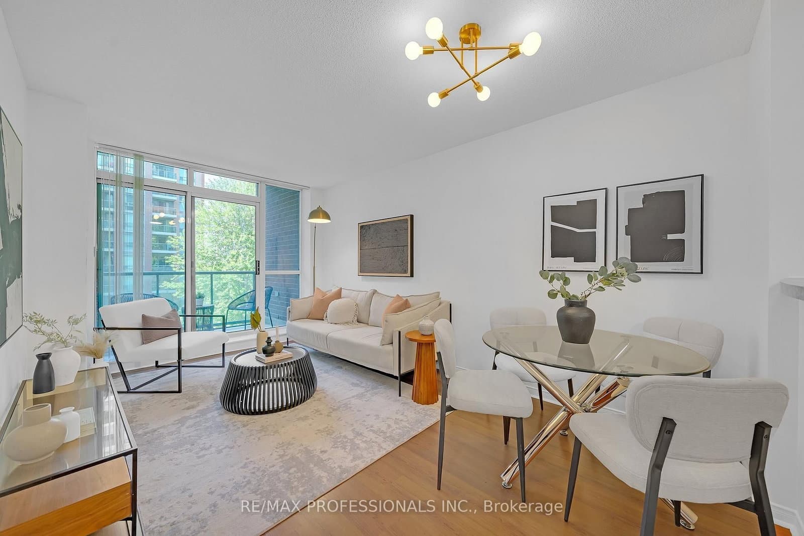 9 Michael Power Place, Unit 402 thumbnail 2