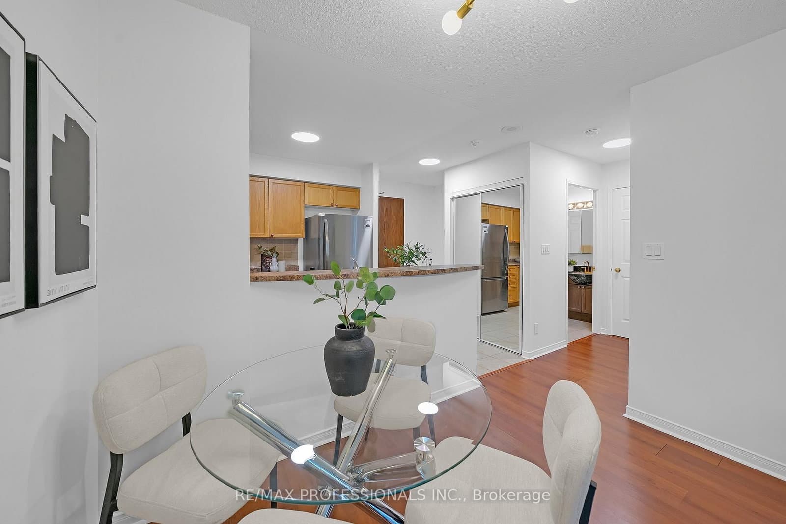 9 Michael Power Place, Unit 402 thumbnail 22