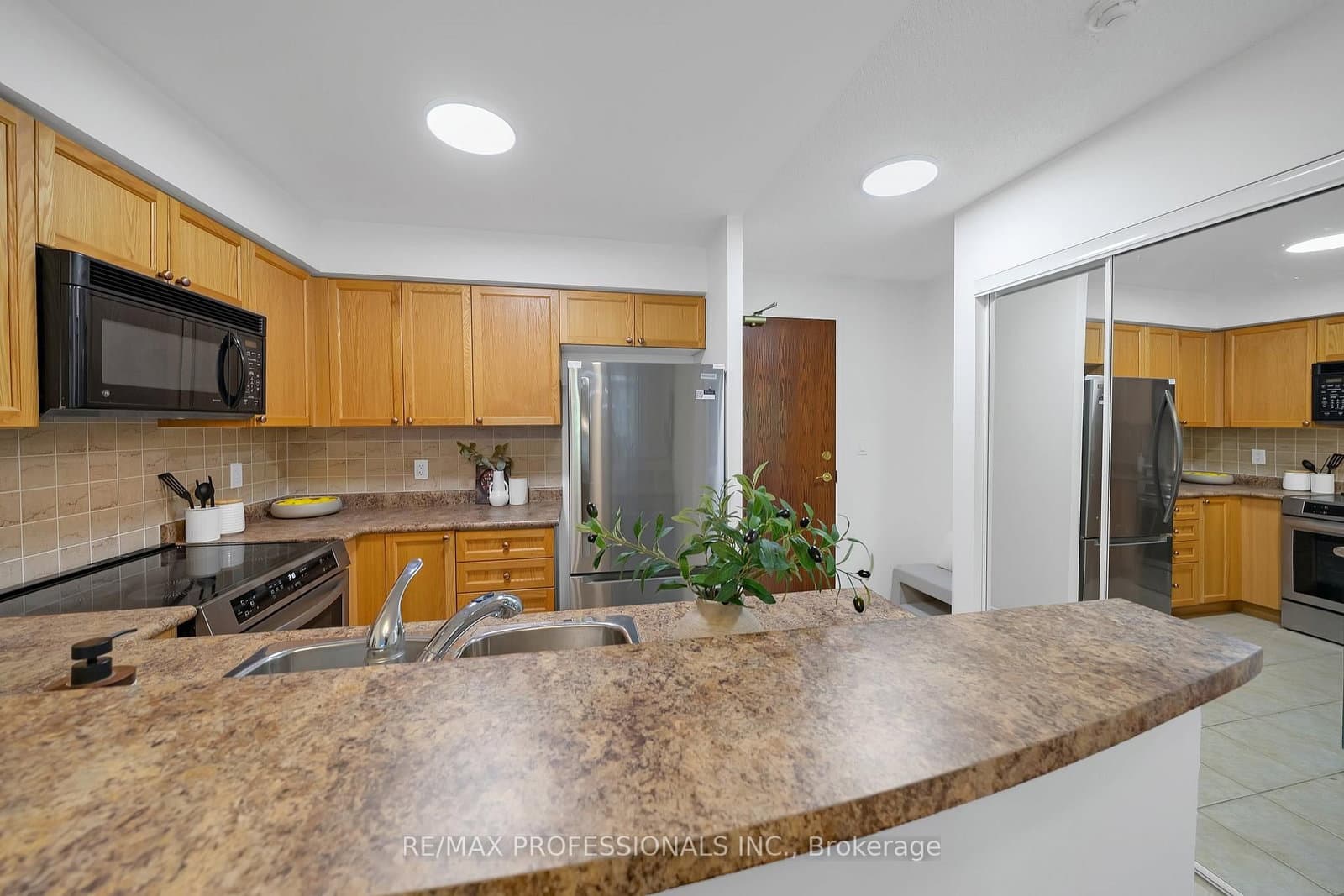 9 Michael Power Place, Unit 402 thumbnail 23