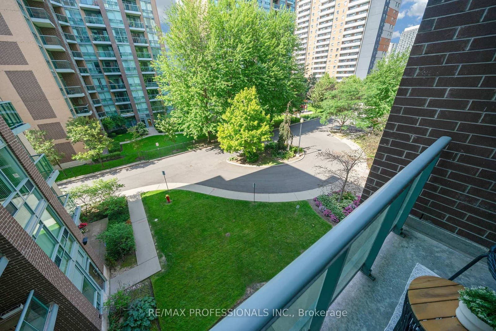 9 Michael Power Place, Unit 402 thumbnail 27