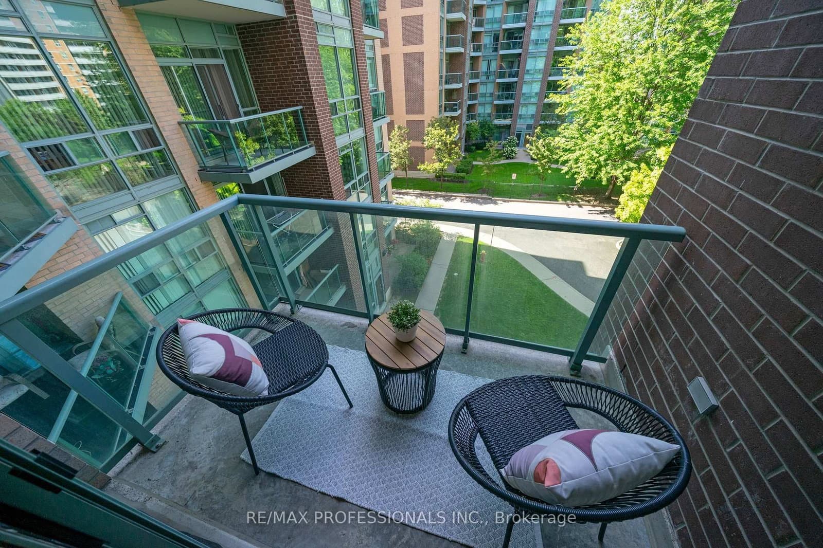 9 Michael Power Place, Unit 402 thumbnail 33