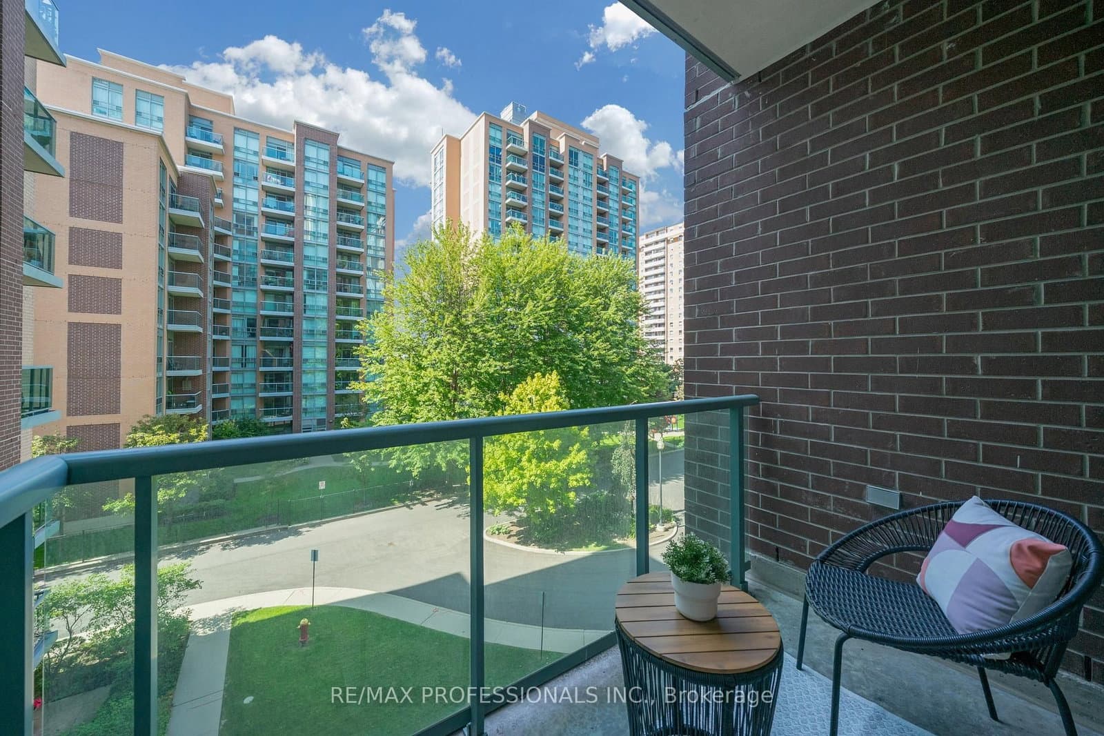 9 Michael Power Place, Unit 402 thumbnail 34