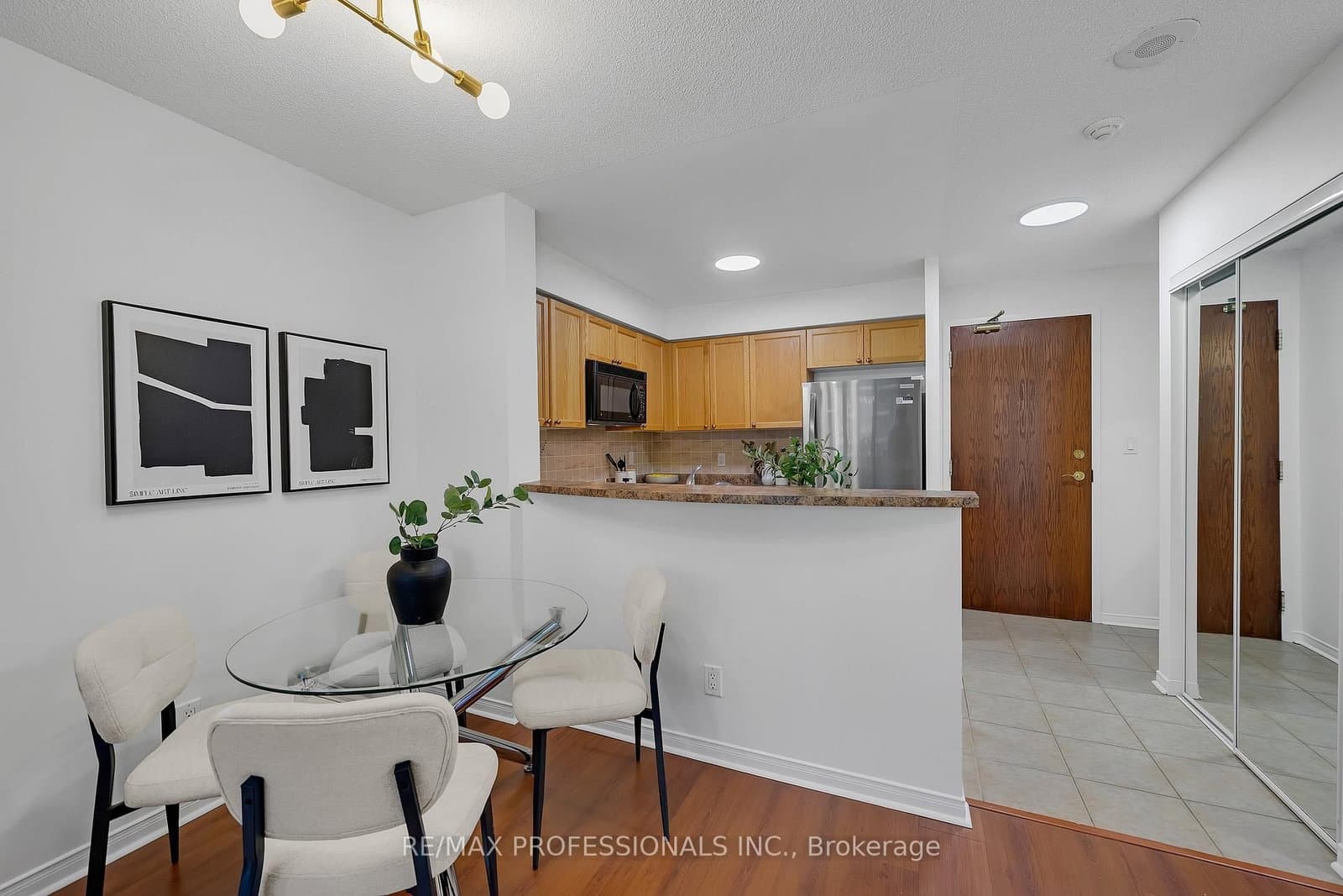 9 Michael Power Place, Unit 402 thumbnail 6