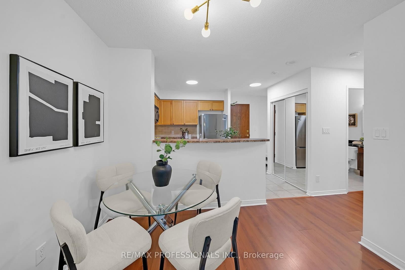9 Michael Power Place, Unit 402 thumbnail 7