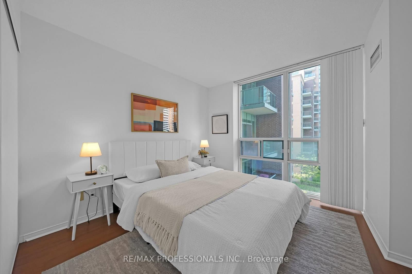 9 Michael Power Place, Unit 402 thumbnail 8