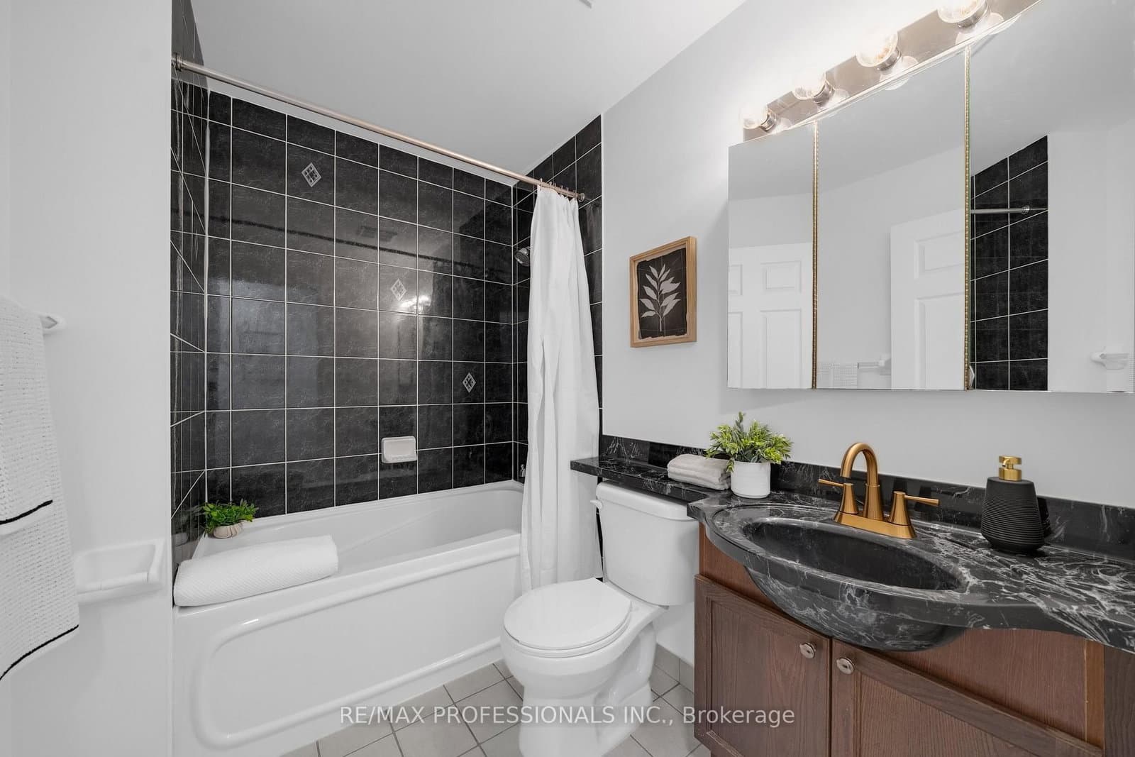 9 Michael Power Place, Unit 402 thumbnail 9