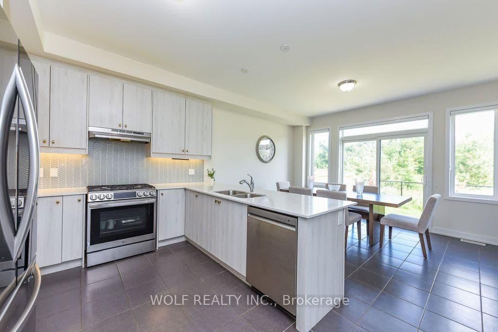 1531 Wellwood Terrace thumbnail 15