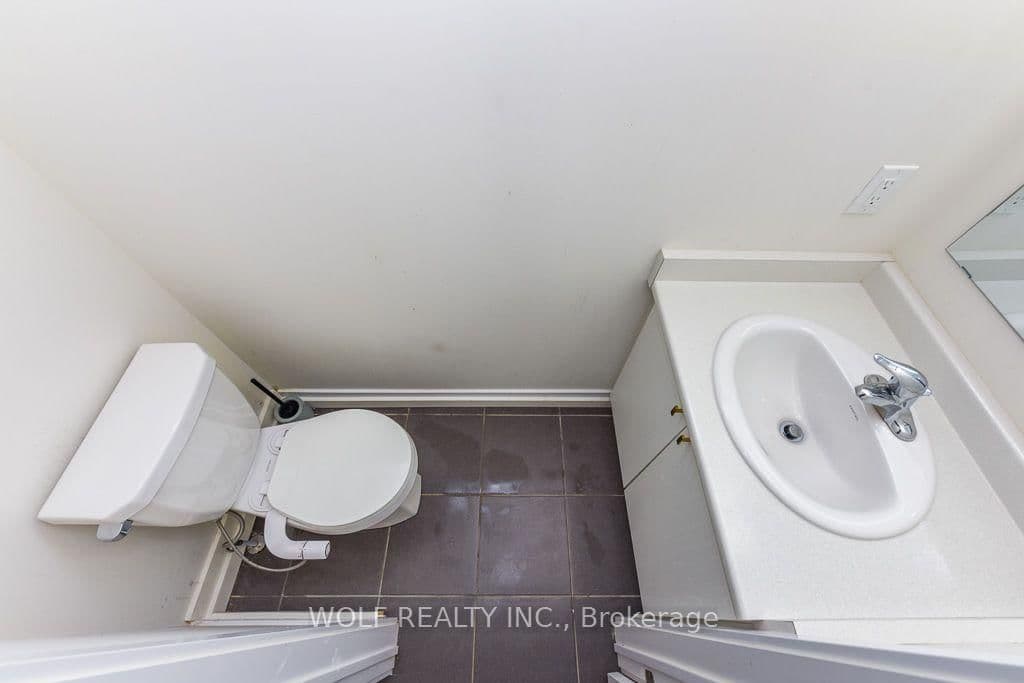 1531 Wellwood Terrace thumbnail 20
