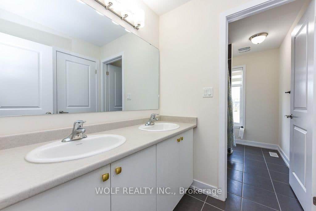 1531 Wellwood Terrace thumbnail 27