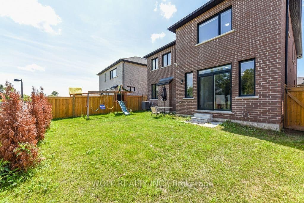 1531 Wellwood Terrace thumbnail 43