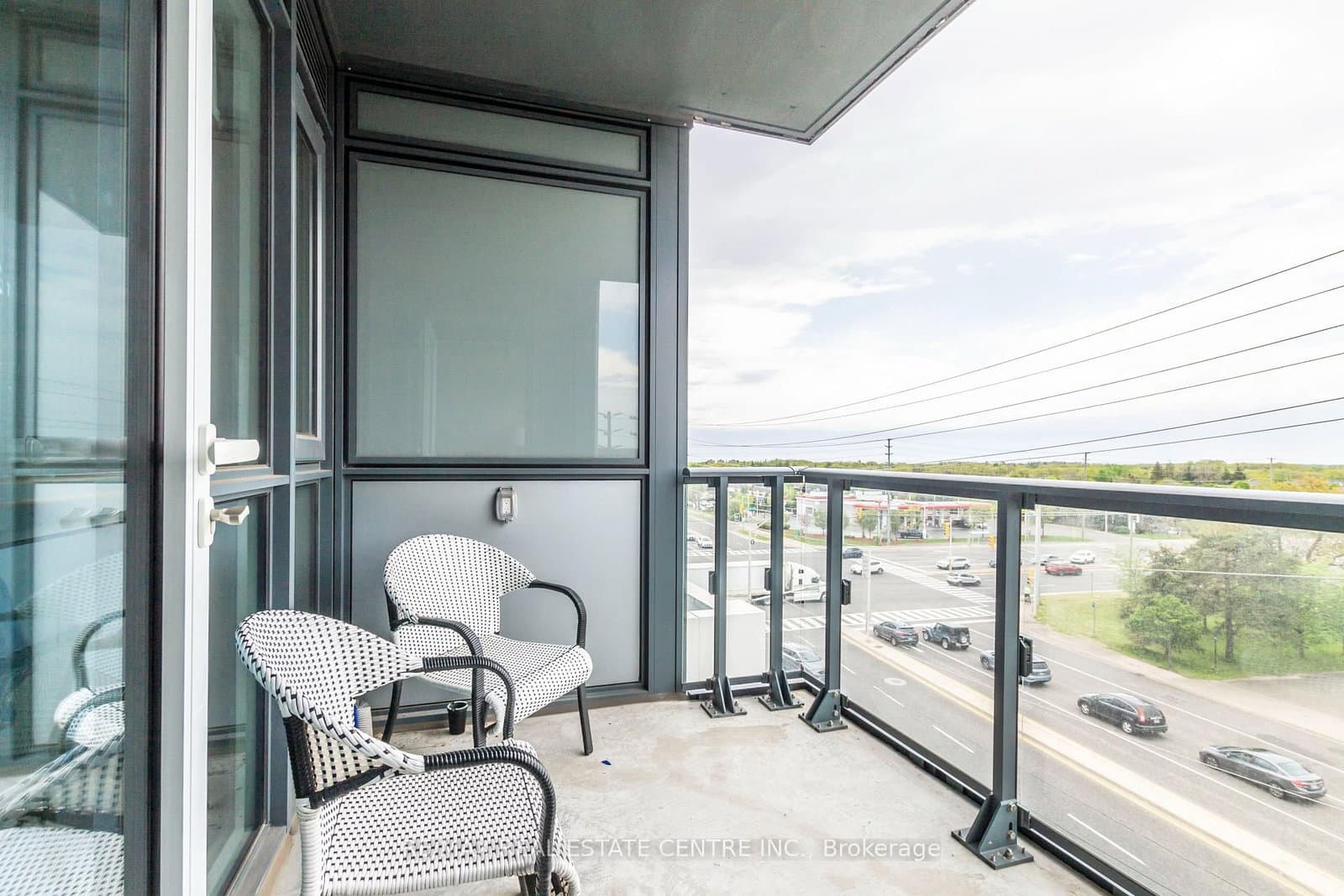 509 Dundas Street W, Unit 401 thumbnail 12