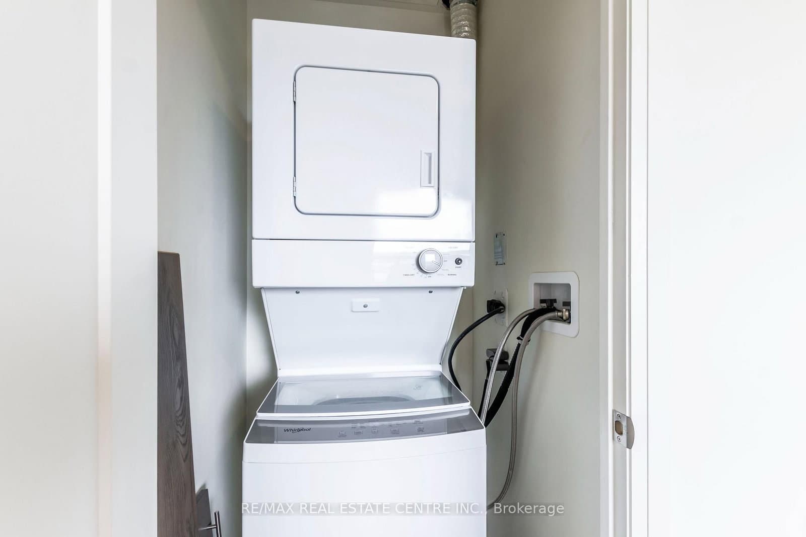 509 Dundas Street W, Unit 401 thumbnail 14