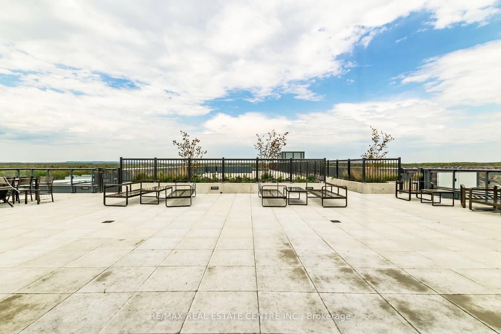 509 Dundas Street W, Unit 401 thumbnail 15
