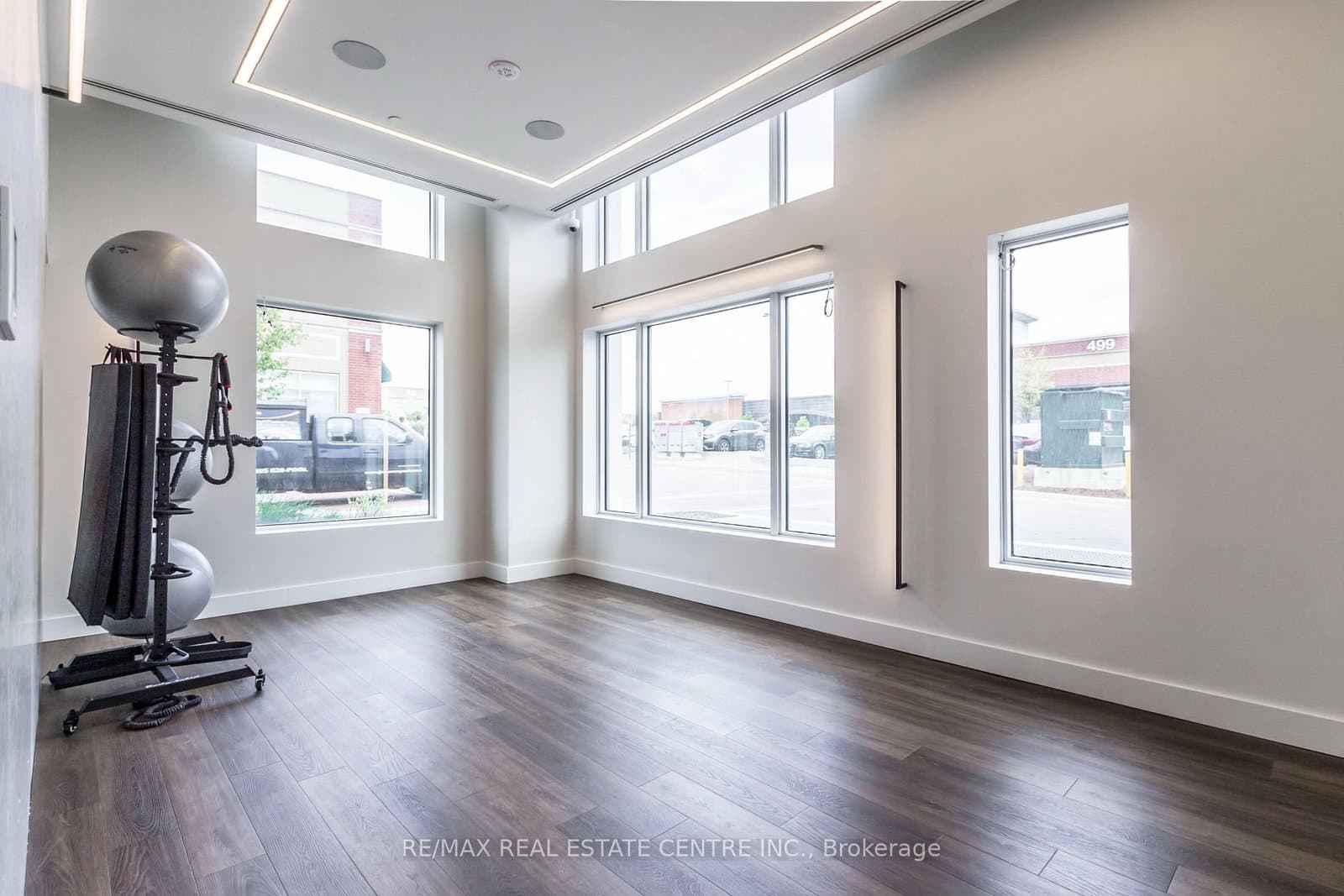 509 Dundas Street W, Unit 401 thumbnail 17
