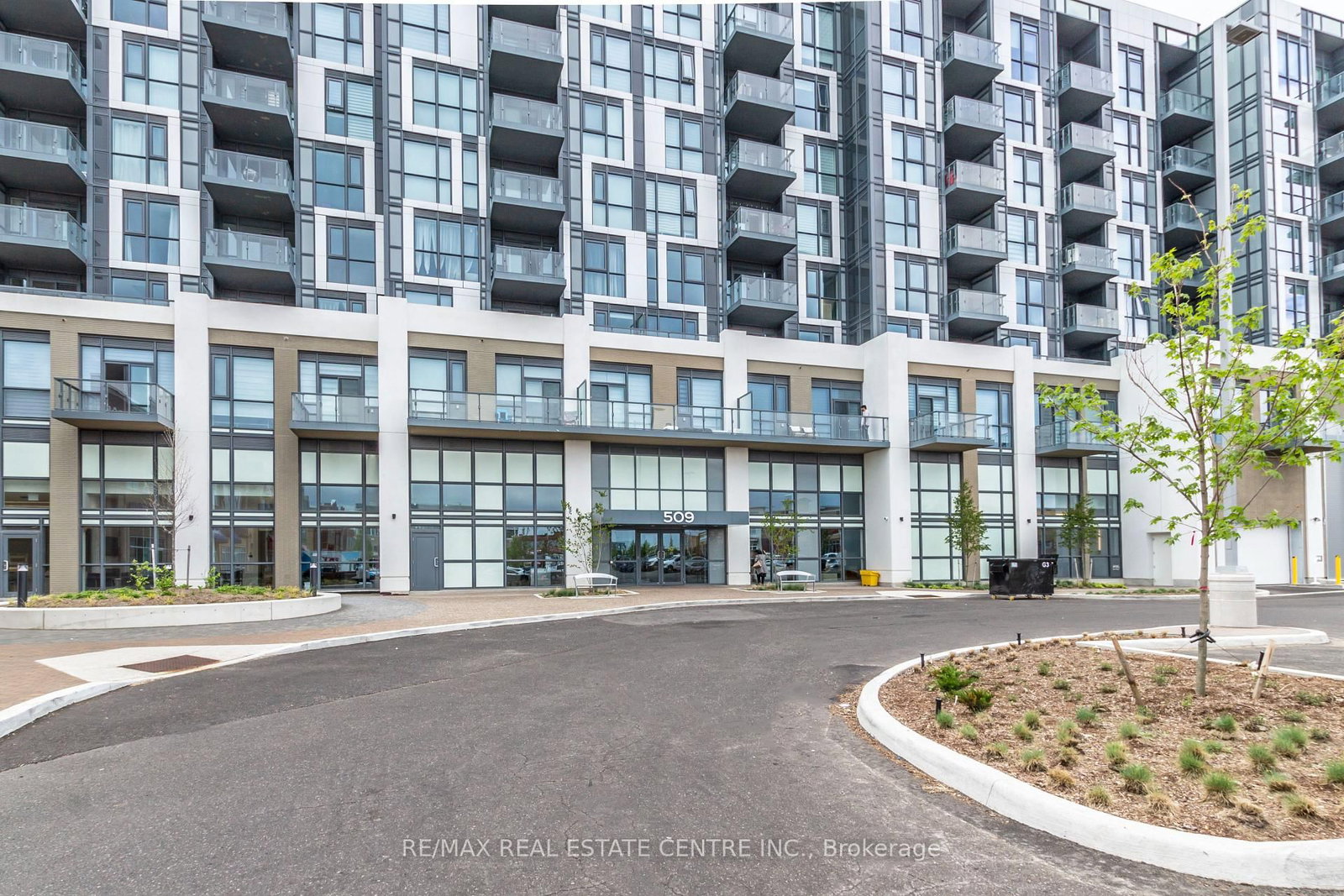 509 Dundas Street W, Unit 401 thumbnail 2