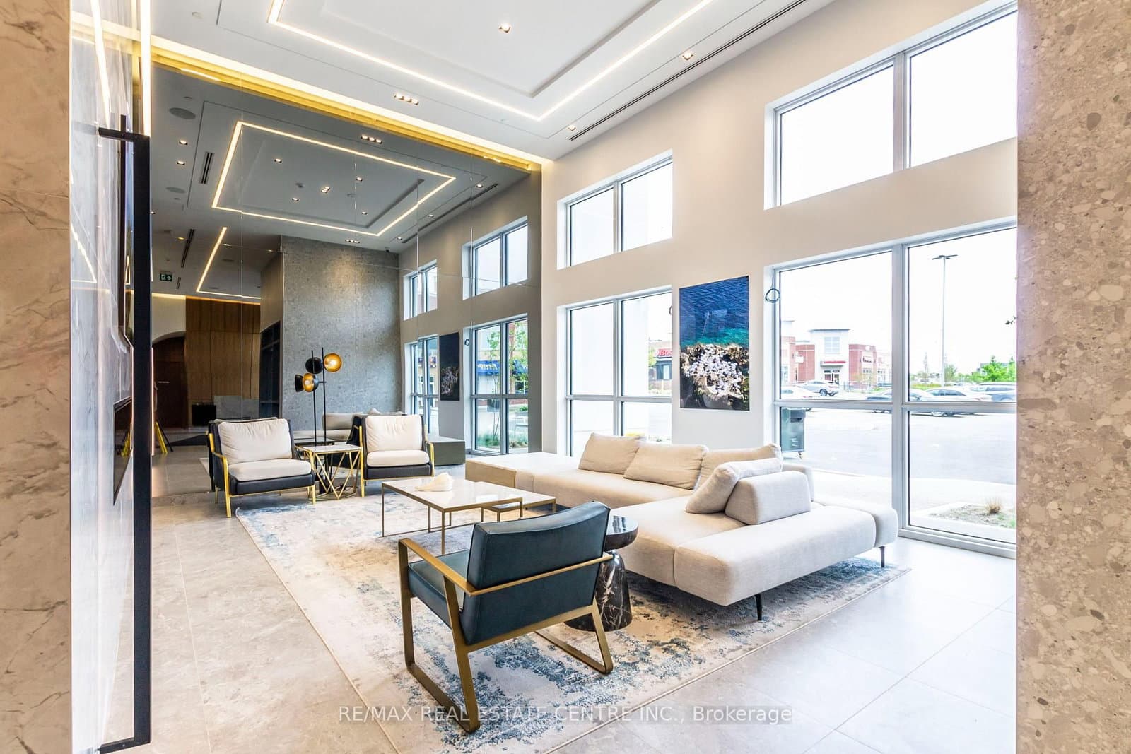 509 Dundas Street W, Unit 401 thumbnail 3