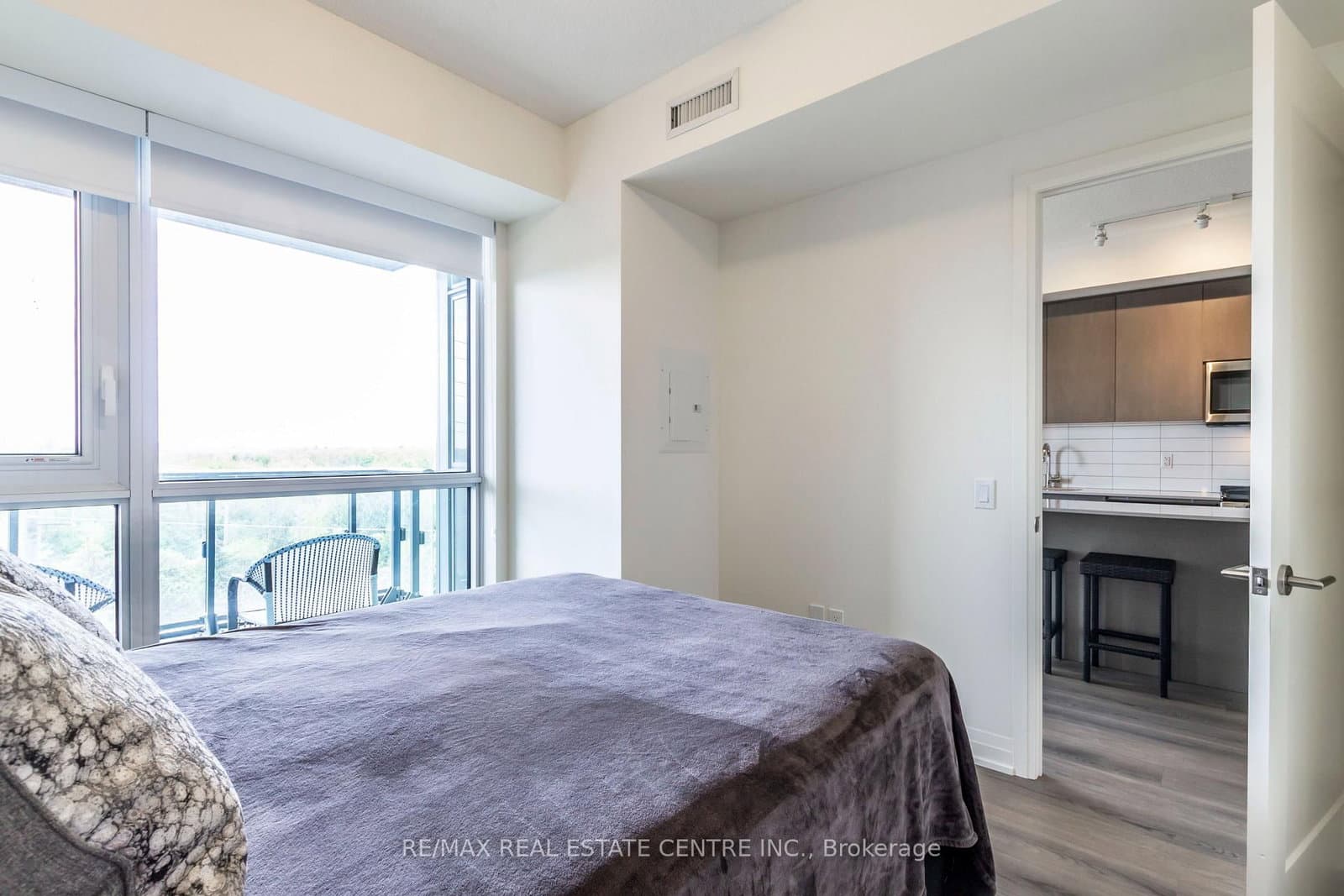 509 Dundas Street W, Unit 401 thumbnail 9